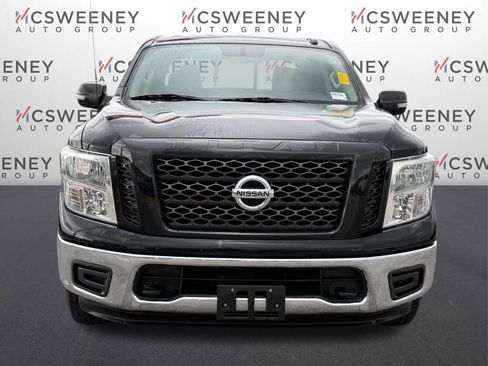 Used 2019 Nissan Titan SV image 9