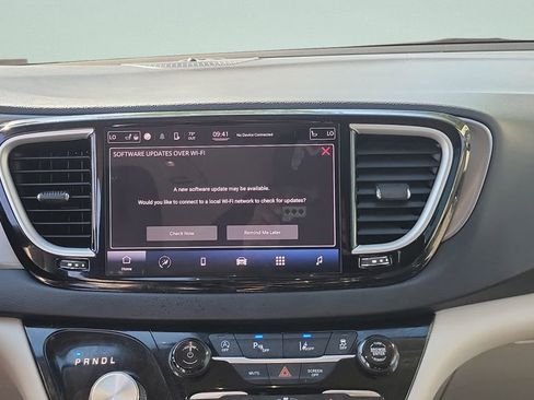Used 2022 Chrysler Pacifica Touring-L FWD image 14