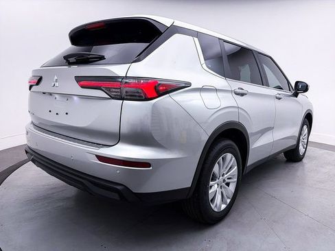 New 2025 Mitsubishi Outlander ES image 6