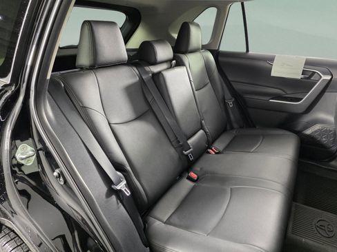 Used 2021 Toyota RAV4 XLE image 25