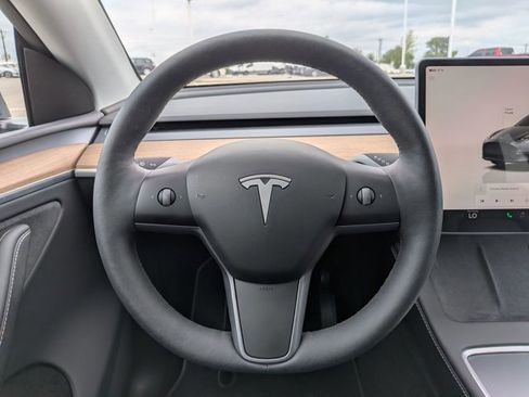 Used 2025 Tesla Model Y Long Range image 15