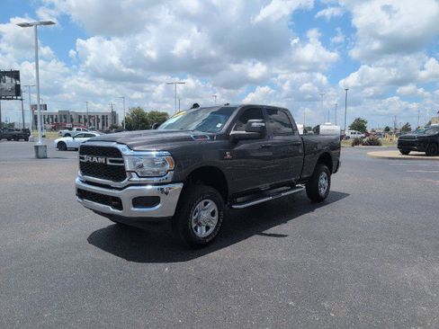 Used 2024 RAM 2500 Tradesman w/ Chrome Appearance Group AWD/4WD image 3