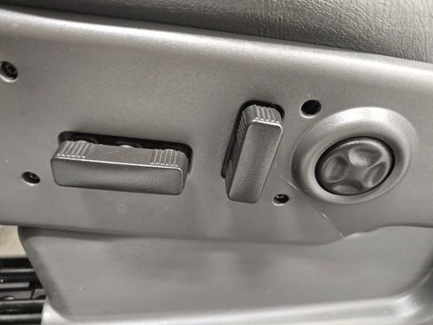 Used 2004 GMC Sierra 2500 SLT w/ Heavy-Duty Power Package image 15