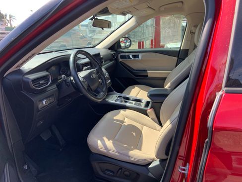 Used 2020 Ford Explorer XLT w/ Equipment Group 202A RWD image 12