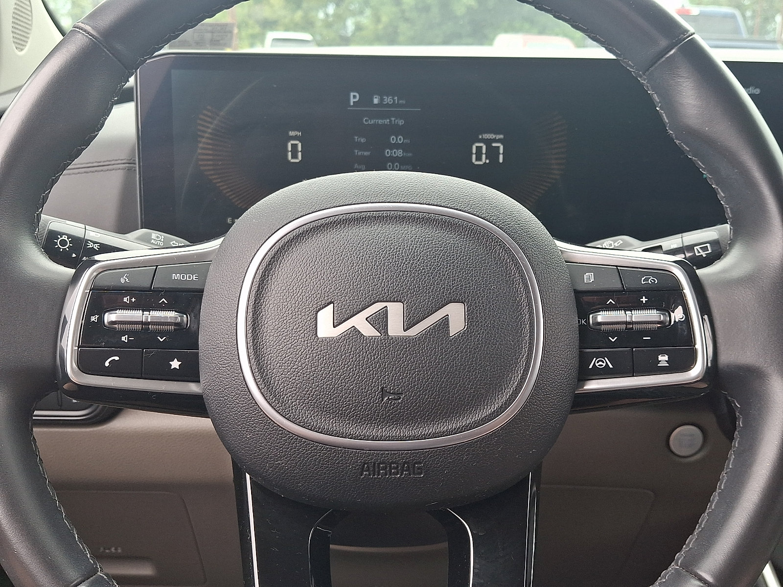 Certified 2025 Kia Carnival FWD image 21