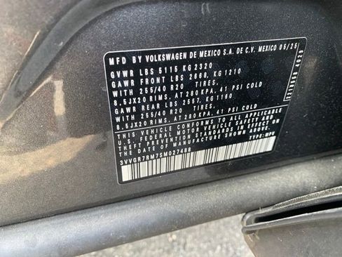 Used 2025 Volkswagen Tiguan SE R-Line image 6