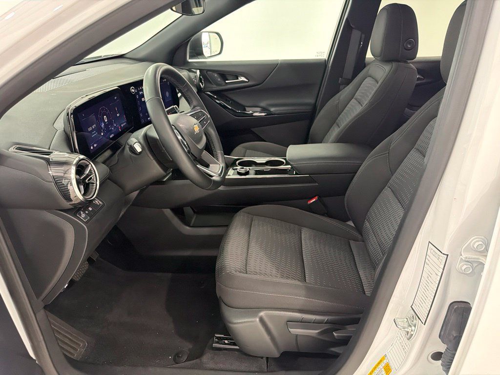 Used 2026 Chevrolet Equinox LT FWD image 18