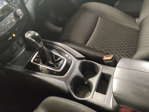 Used 2018 Nissan Rogue S FWD image 26