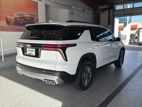 New 2026 Chevrolet Traverse LT image 8