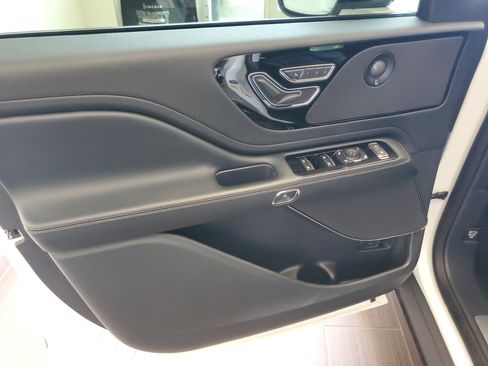 Certified 2025 Lincoln Aviator Reserve w/ Jet Appearance Package AWD/4WD image 10