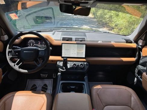 Used 2024 Land Rover Defender 130 V8 AWD/4WD image 23