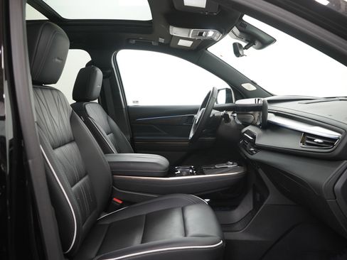 Used 2025 Buick Enclave Avenir w/ Super Cruise Package image 12