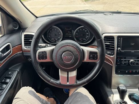 Used 2013 Jeep Grand Cherokee Limited w/ Luxury Group II AWD/4WD image 19