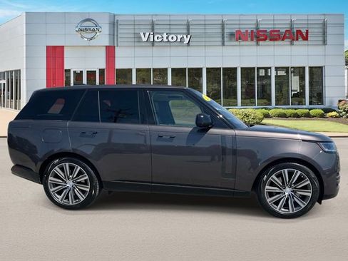 Used 2023 Land Rover Range Rover SE AWD/4WD image 2
