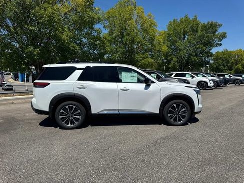 New 2026 Nissan Pathfinder Platinum AWD/4WD image 3