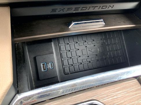 Used 2024 Ford Expedition Limited RWD image 29