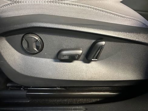 Used 2024 Volkswagen Taos SE image 10