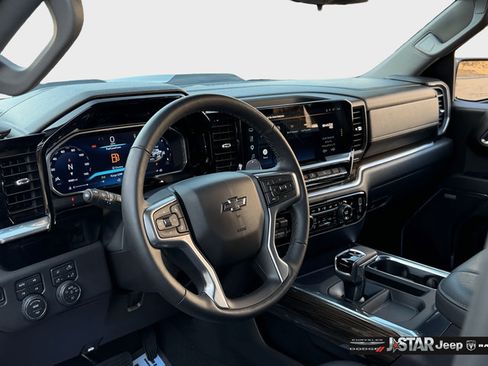 Used 2026 Chevrolet Silverado 1500 LT Trail Boss w/ LT Trail Boss Premium Package AWD/4WD image 28