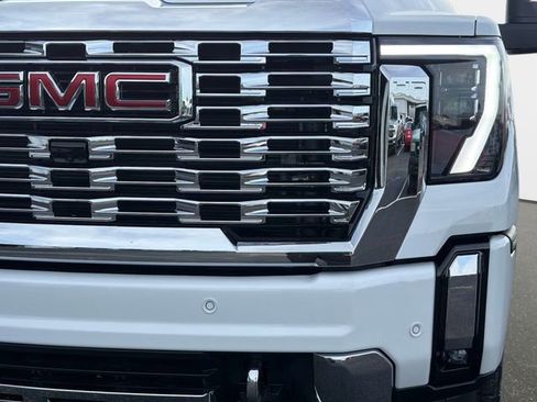 New 2026 GMC Sierra 2500 Denali w/ Denali Reserve Package AWD/4WD image 9