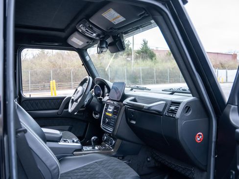 Used 2018 Mercedes-Benz G 550 Squared image 11