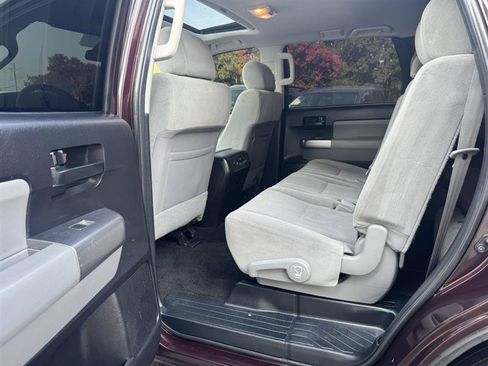 Used 2018 Toyota Sequoia SR5 AWD/4WD image 19