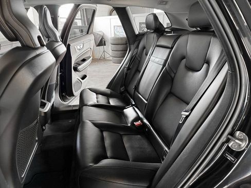 Used 2023 Volvo XC60 B5 Core image 45