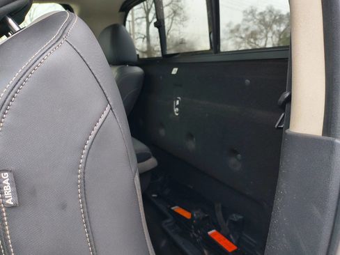 Used 2019 Nissan Titan S w/ S Utility Package image 4