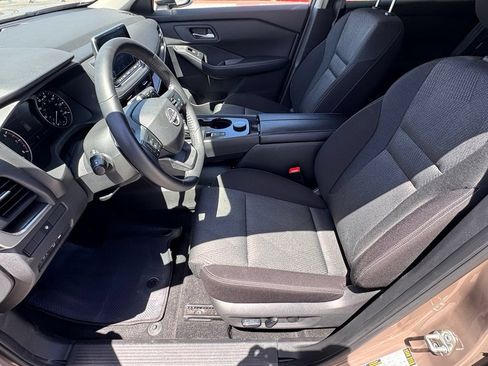Certified 2025 Nissan Rogue SV AWD/4WD image 11