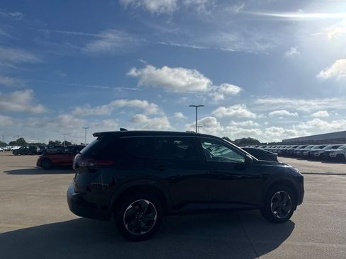 Certified 2025 Nissan Rogue SV FWD image 22