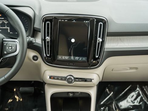 New 2026 Volvo XC40 B5 Ultra w/ Protection Package Premier image 22