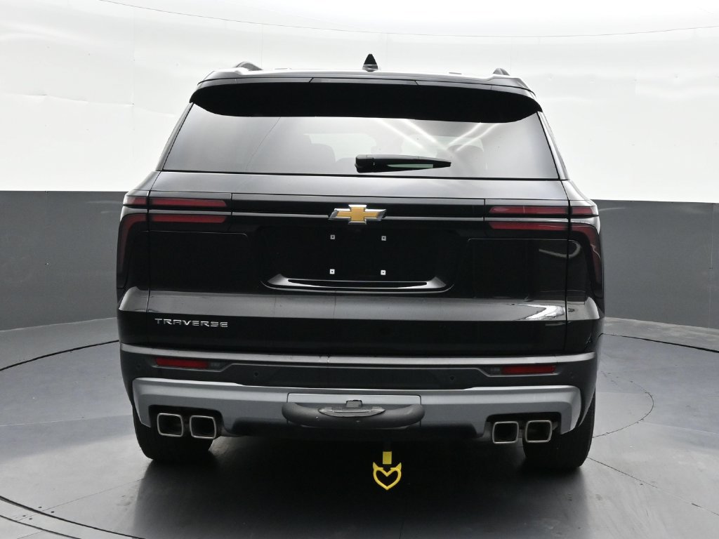 Used 2025 Chevrolet Traverse LT FWD image 4
