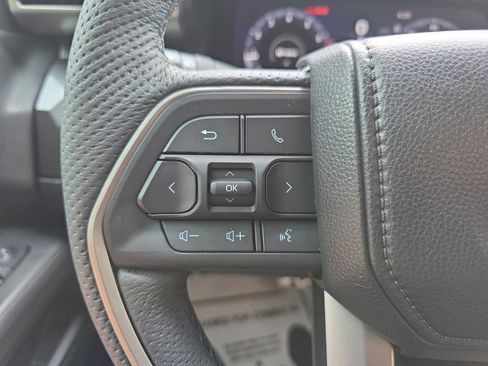 Used 2025 Toyota Tacoma TRD Sport w/ TRD Sport Upgrade Package RWD image 19