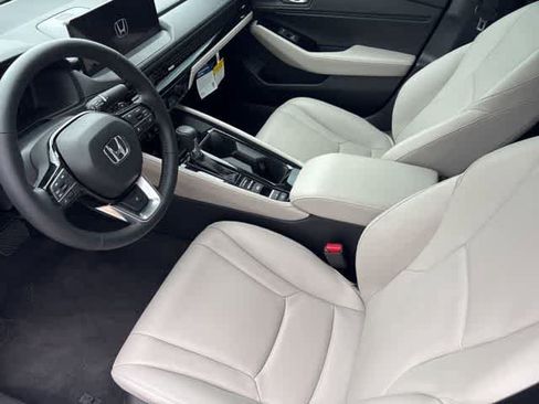 Used 2025 Honda Accord Touring image 9