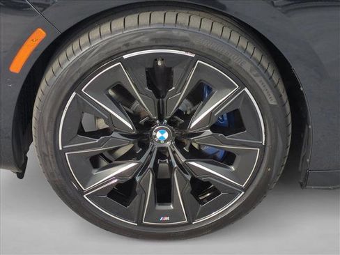 Used 2024 BMW 760i xDrive w/ Premium Package 2 image 26