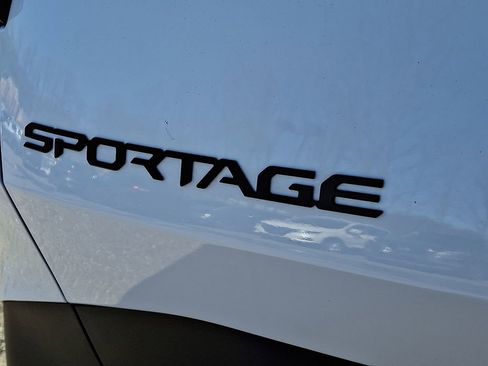 Used 2025 Kia Sportage X-Line w/ Premium Package AWD/4WD image 32
