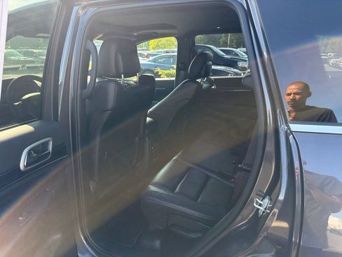 Used 2021 Jeep Grand Cherokee Limited AWD/4WD image 16
