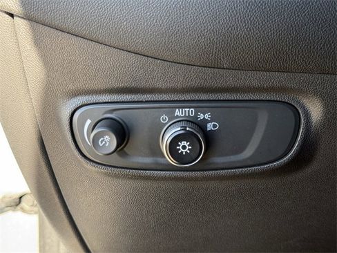 Certified 2021 Chevrolet Equinox LS w/ LS Convenience Package image 23