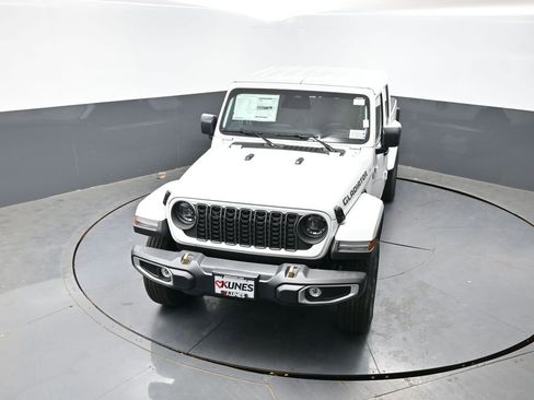 New 2026 Jeep Gladiator Sport AWD/4WD image 33