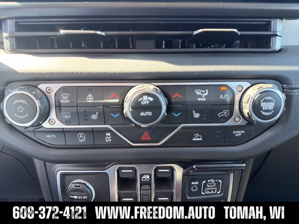 Used 2026 Jeep Wrangler Unlimited Sahara AWD/4WD image 19