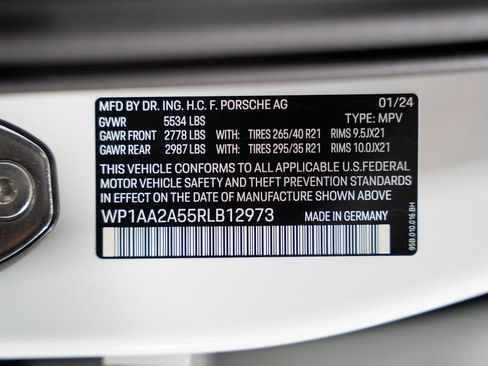 Used 2024 Porsche Macan image 23