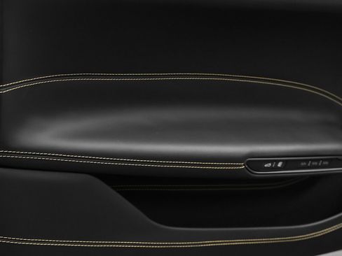 Used 2018 Ferrari GTC4Lusso image 76