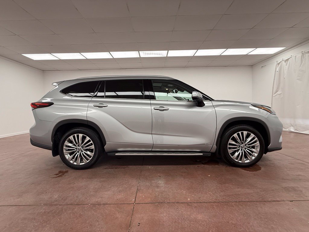 Used 2025 Toyota Highlander Platinum AWD/4WD image 6