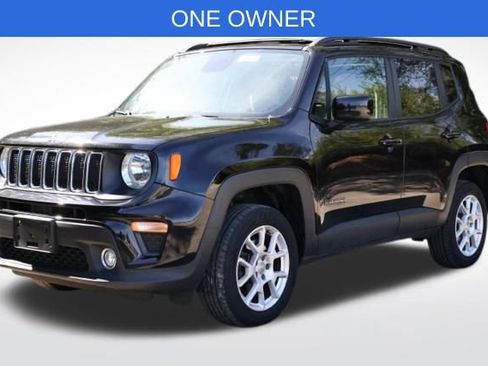 Used 2019 Jeep Renegade Latitude w/ Cold Weather Group image 3