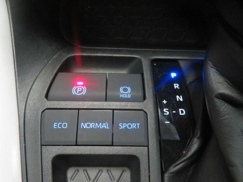 Used 2020 Toyota RAV4 XLE Premium image 43