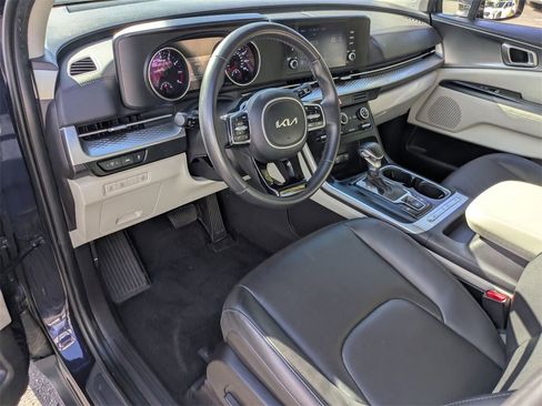 Used 2024 Kia Carnival LX image 17