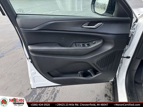 Used 2024 Jeep Grand Cherokee Altitude image 9