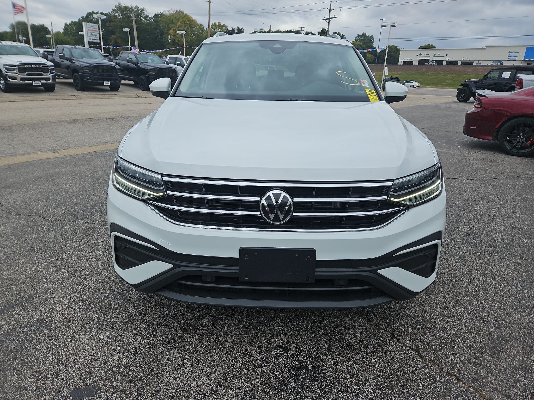 Used 2022 Volkswagen Tiguan SE AWD/4WD image 2