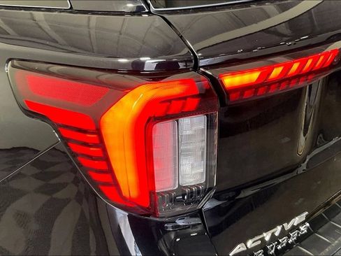 Used 2025 Ford Explorer Active w/ Active Comfort Package RWD image 40