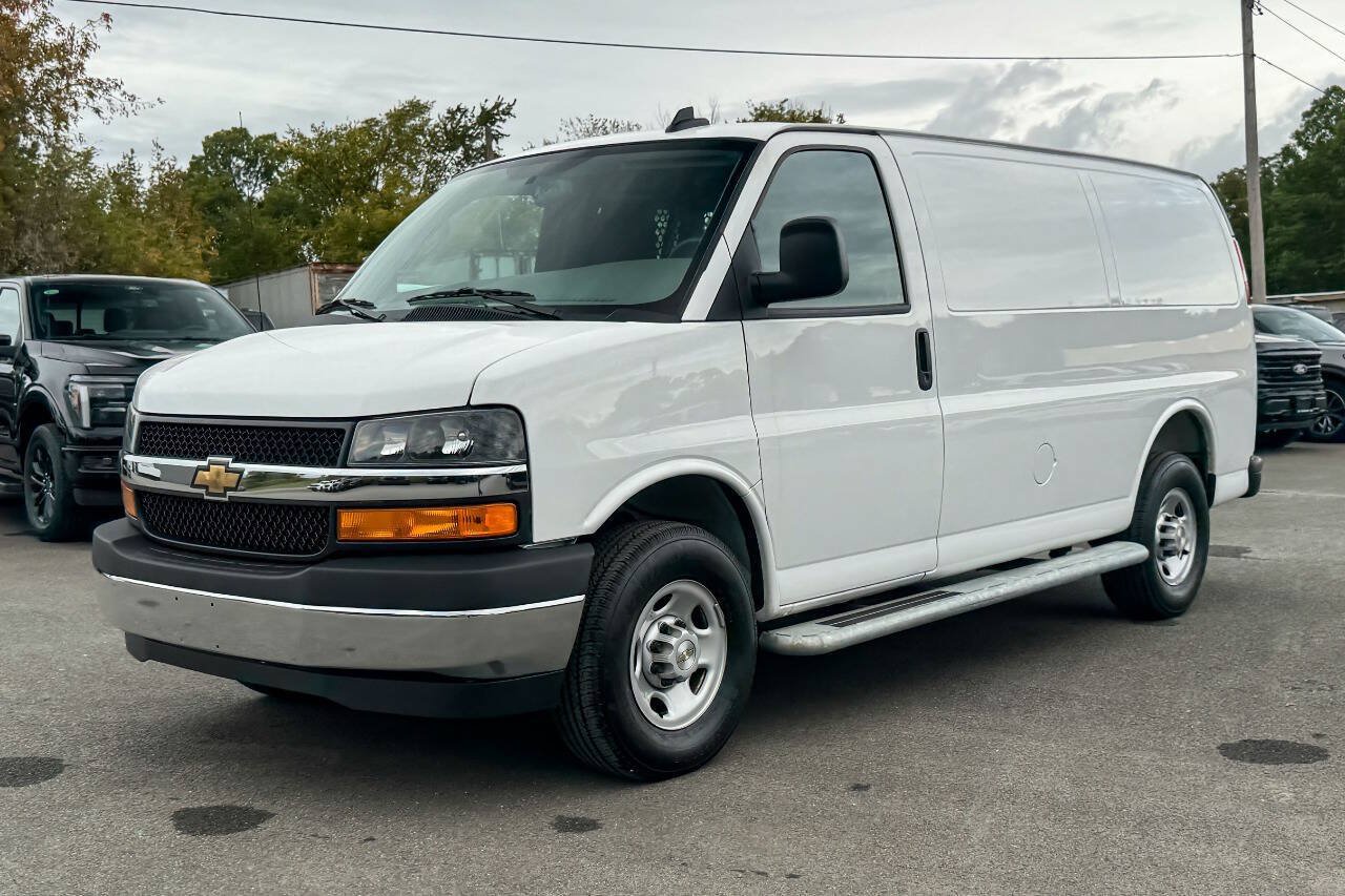 Used 2025 Chevrolet Express 2500 w/ Driver Convenience Package RWD image 7