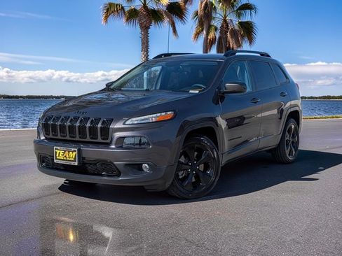 Used 2016 Jeep Cherokee High Altitude w/ Luxury Group FWD image 2